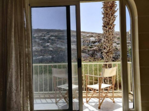 Spacious Apt Xlendi with views & Acs using a coin meter